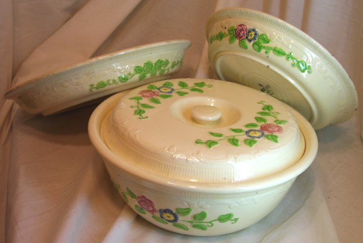 Homer Laughlin Casserole and two Pie Pans from 1930s Homer Laughlin Casserole and two Pie Pans from 1930s