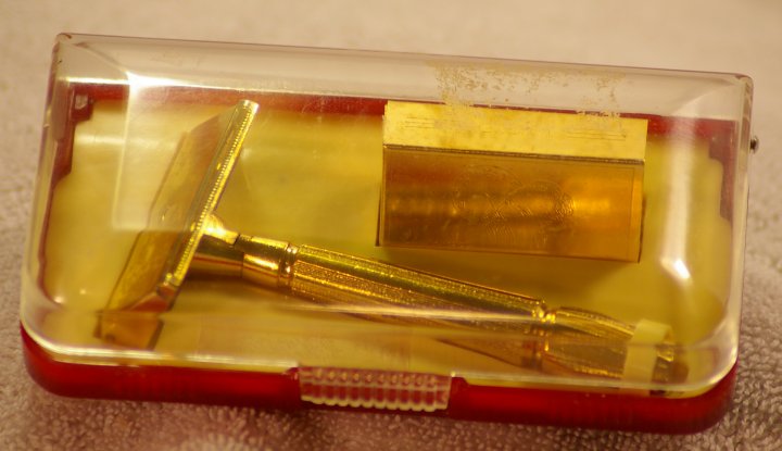 Gem Flying Wing or Bullet Tip Safety Razor set from 1947 Gem Flying Wing or Bullet Tip Safety Razor set from 1947